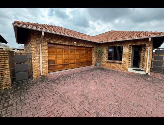 3 BEDROOM HOUSE FOR SALE IN NEW REDRUTH